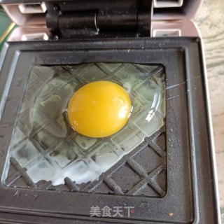 香肠煎蛋三明治的做法步骤：3