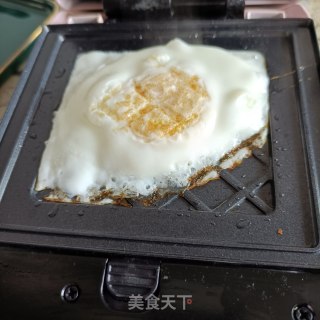 香肠煎蛋三明治的做法步骤：4