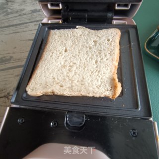 香肠煎蛋三明治的做法步骤：7