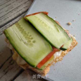 香肠煎蛋三明治的做法步骤：11
