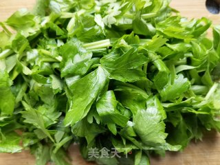 胡萝卜土豆蒸芹菜叶的做法步骤：2