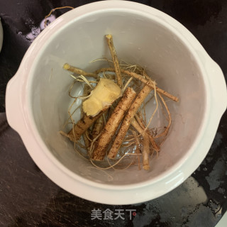 五指毛桃炖龙骨汤的做法步骤：4