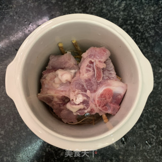 五指毛桃炖龙骨汤的做法步骤：5