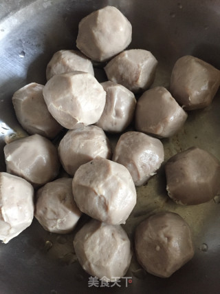 洋葱蒜苔炒牛筋丸的做法步骤：4
