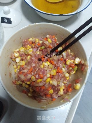 鲜肉玉米锅贴的做法步骤：2