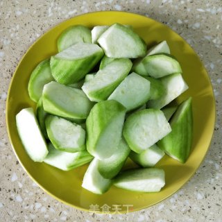 鲜菇炒丝瓜的做法步骤：2