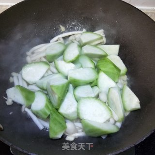 鲜菇炒丝瓜的做法步骤：6