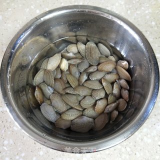 酱汁炒花甲的做法步骤：1