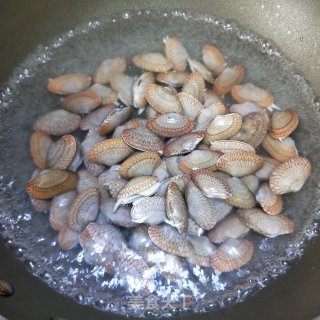 酱汁炒花甲的做法步骤：5