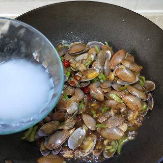 酱汁炒花甲的做法步骤：11