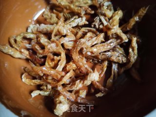 乡里腊肉蒸盐辣椒的做法步骤：2