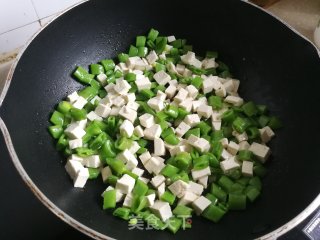 甜豆角炒豆腐的做法步骤：5