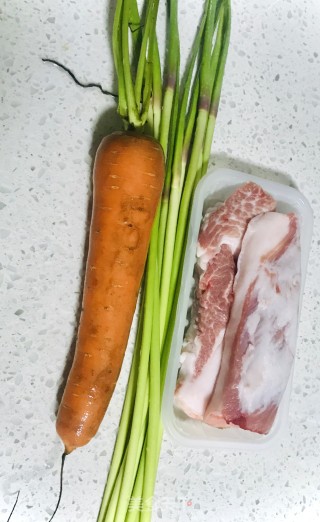 胡萝卜鲜肉包的做法步骤：1