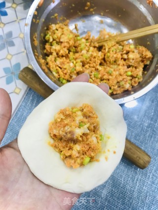 胡萝卜鲜肉包的做法步骤：11