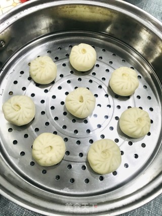 胡萝卜鲜肉包的做法步骤：12