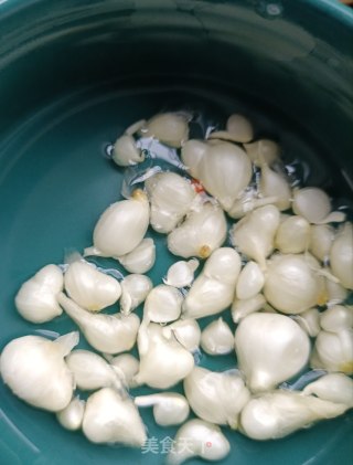 肉丁薤白炒豌豆的做法步骤：7