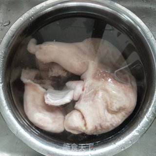 猪肚莲子汤的做法步骤：3
