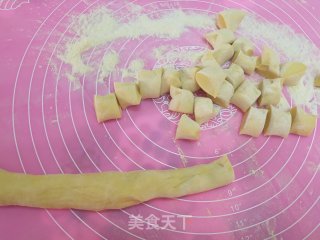 玉米饺子粉蒲公英肉馅煮饺的做法步骤：7