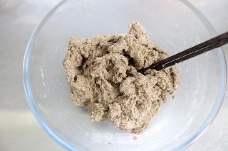 黑全麦老面吐司&盐卷的做法步骤：3
