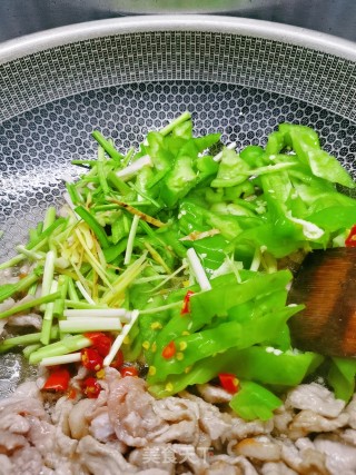 青椒炒肉的做法步骤：7