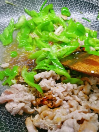青椒炒肉的做法步骤：8