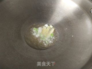 肉丝炒蒜薹的做法步骤：3