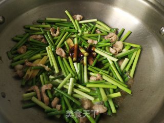 肉丝炒蒜薹的做法步骤：6