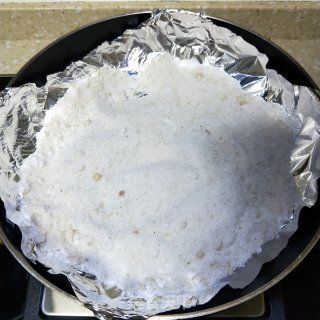 盐焗花甲的做法步骤：2