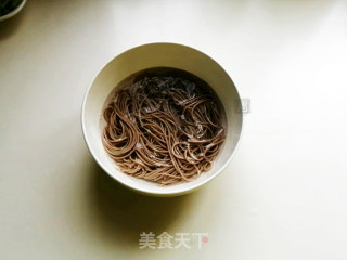肉末拌凉面的做法步骤：2