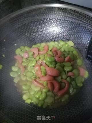 蚕豆炒热狗肠的做法步骤：5