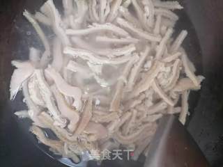 芹菜炒牛肚的做法步骤：2