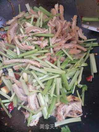 芹菜炒牛肚的做法步骤：5
