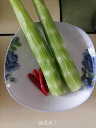 炒莴笋的做法步骤：1