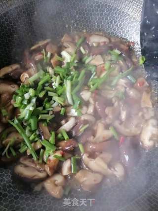 炒香菇的做法步骤：5