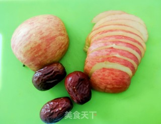苹果红枣糖水的做法步骤：1