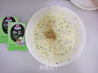 椒盐香葱鸡蛋软饼❗️香软咸香～快手早晚餐的做法步骤：5