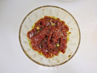 经典家常菜蒜苔炒肉❗️大米的下饭神器的做法步骤：3