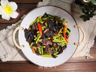 经典家常菜蒜苔炒肉❗️大米的下饭神器的做法步骤：9