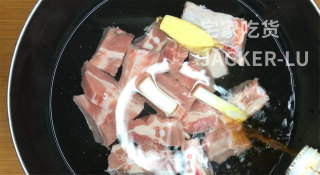 家常蒜香骨，短时间入味，制作简单，油炸超香。的做法步骤：2