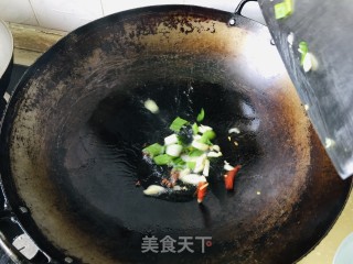 黄豆芽炒豆煎豆腐干的做法步骤：3