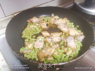 五花肉豆角炒饭的做法步骤：2