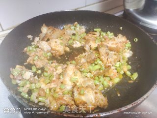 五花肉豆角炒饭的做法步骤：3