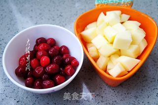 蔓越莓冰糖苹果汤的做法步骤：2