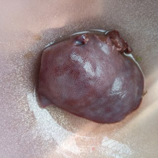 蒜苔炒猪肝的做法步骤：1