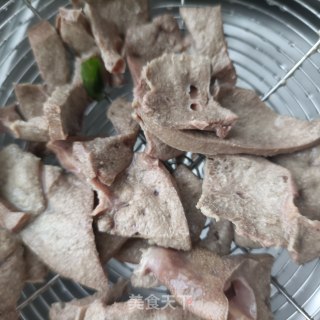 蒜苔炒猪肝的做法步骤：5