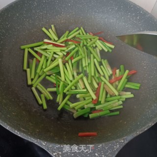 蒜苔炒猪肝的做法步骤：10