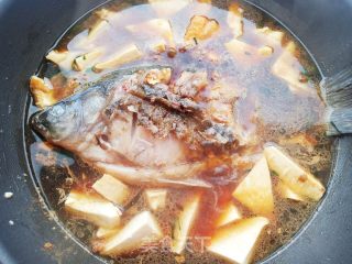 红烧鲫鱼豆腐的做法步骤：12