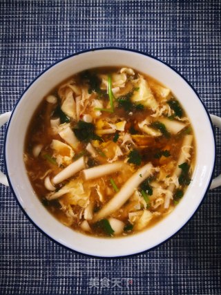 海鲜菇什锦酸辣汤的做法步骤：9