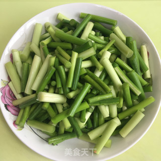肉片炒蒜苔的做法步骤：1