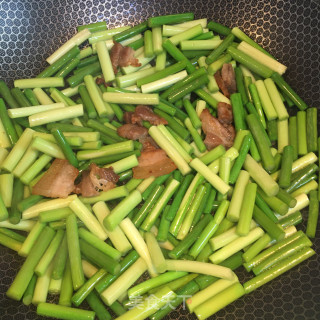 肉片炒蒜苔的做法步骤：4